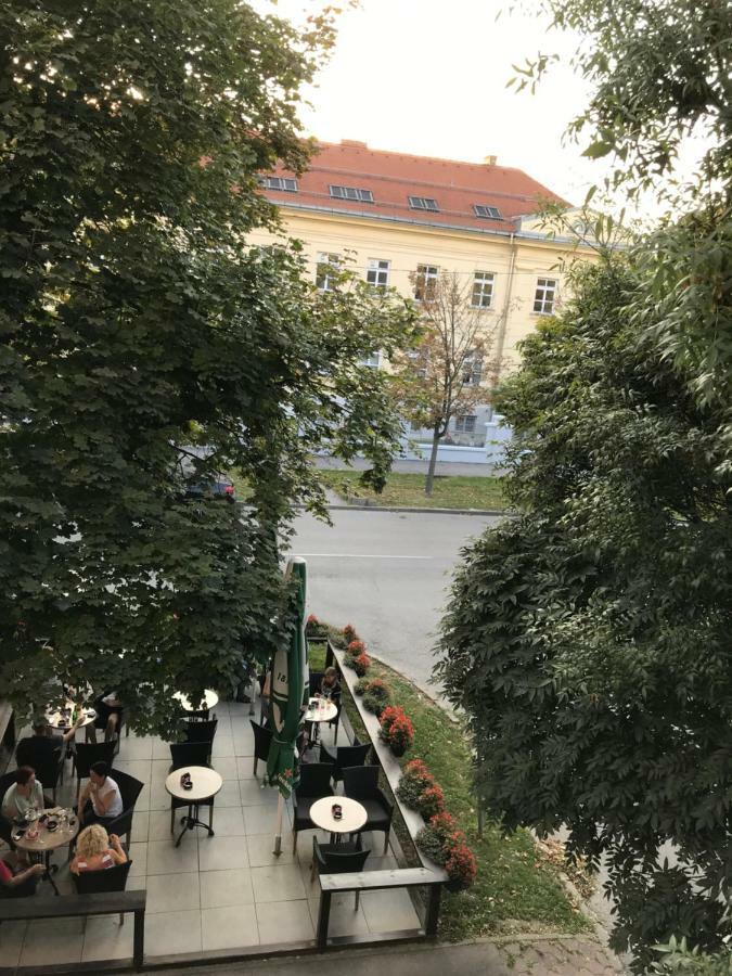 Studio Apartman Park Galerija Lejlighed Osijek Eksteriør billede